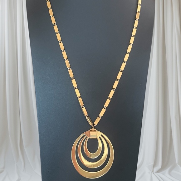 Monet Jewelry - Vintage MONET 1966 Tournee Line Gold Toned Triple Circle Pendant Necklace 29"